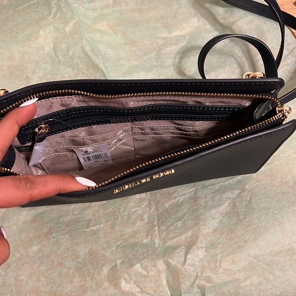 Michael Kors Handbags - 🎀SALE❗️NWT MK XBODY🎀